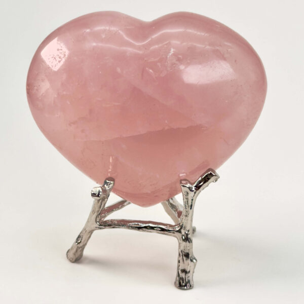 Rosakvarts Hjerte Krystal Sten på hvid baggrund på holder