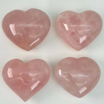 Rosakvarts Hjerte samling Krystal Sten på hvid baggrund