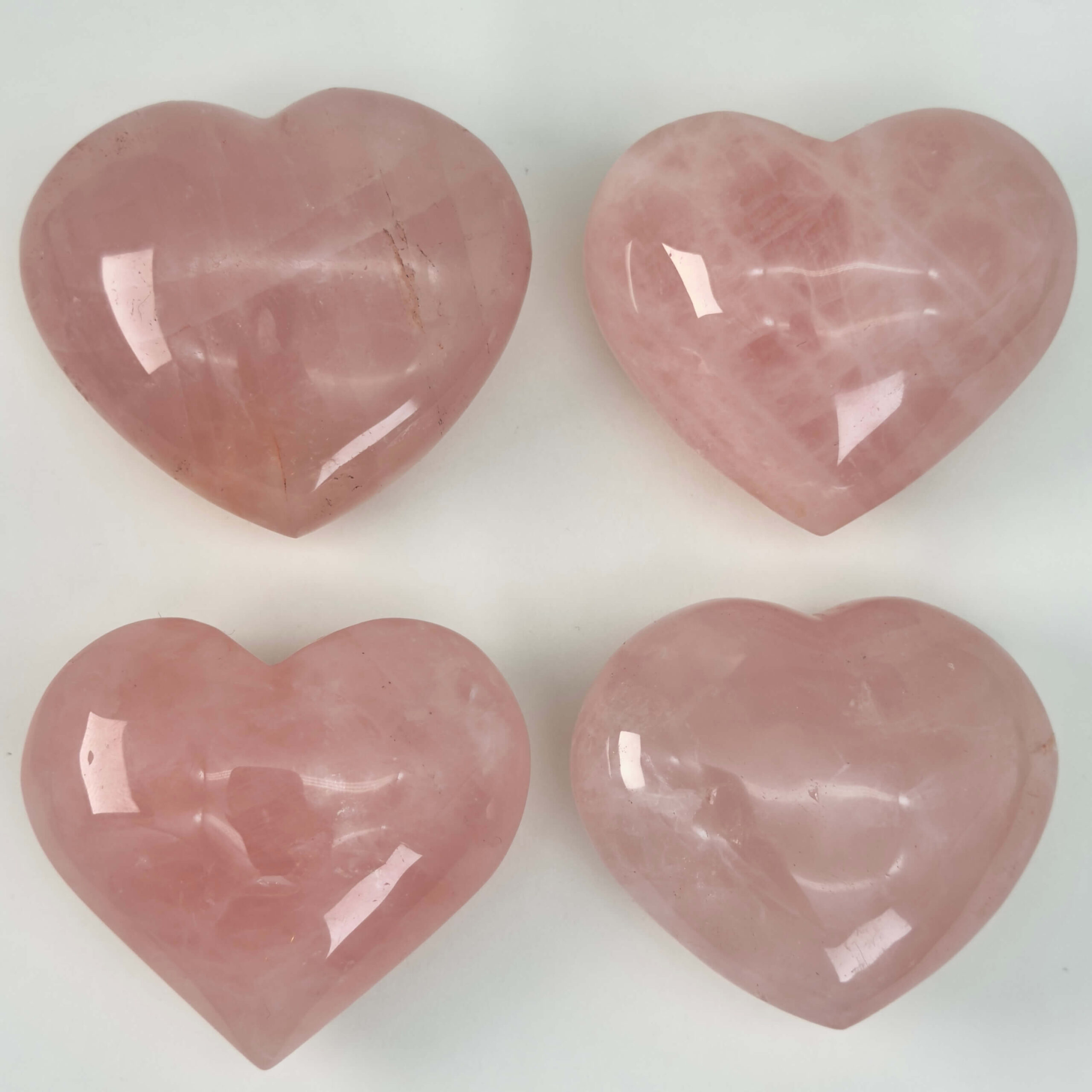 Rosakvarts Hjerte samling Krystal Sten på hvid baggrund