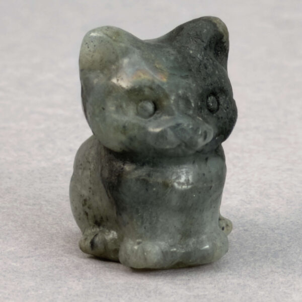 krystal kat siddende 3 cm sten labradorit