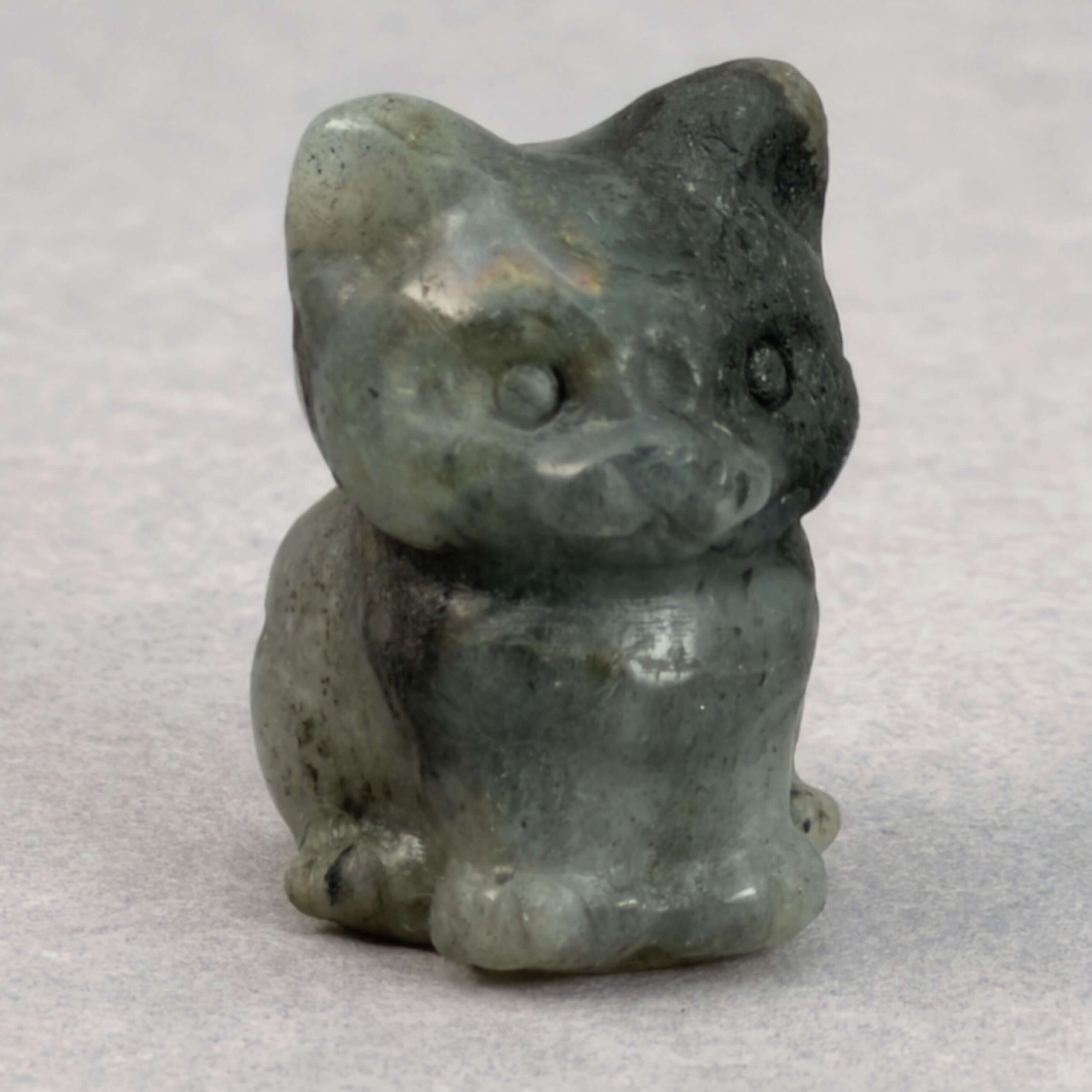 krystal kat siddende 3 cm sten labradorit
