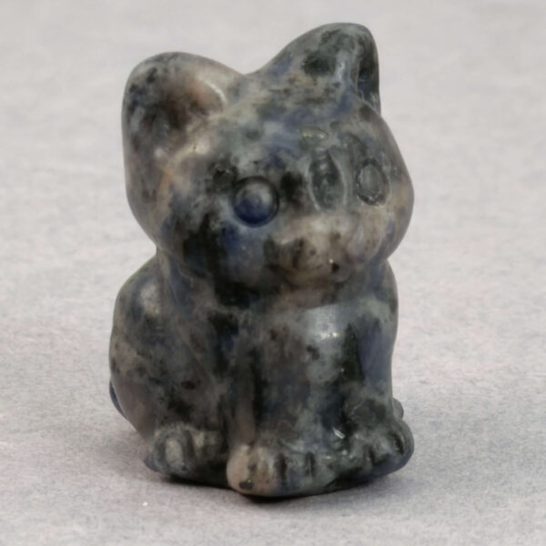 krystal kat siddende 3 cm sten sodalit