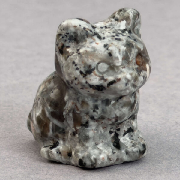 krystal kat siddende 3 cm sten yooperlite