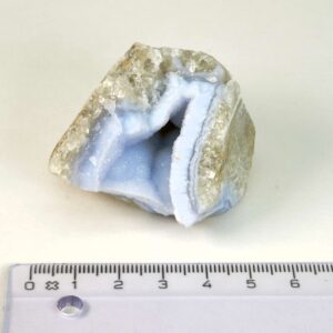 Naturlig blondeagat rå krystal med smukke blå bånd og ujævn overflade