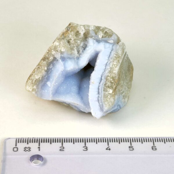 Naturlig blondeagat rå krystal med smukke blå bånd og ujævn overflade