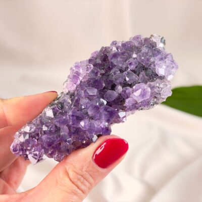 Ametyst Klynge med tæt krystalstruktur og naturlige nuancer