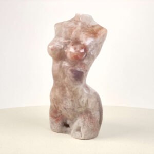 Ametyst Kvindekrop krystalfigur med lilla nuancer og poleret overflade