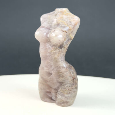 Ametyst Kvindekrop med dybe lilla farver og elegant udskæring