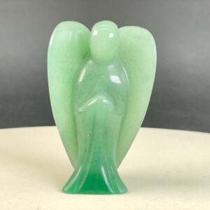 Grøn Aventurin Engel krystal med naturlige variationer og detaljeret form