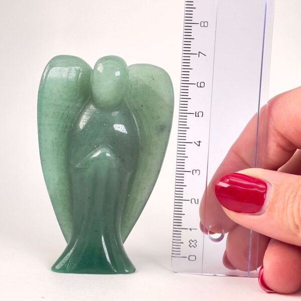 Grøn Aventurin Engel krystal med naturlige variationer og detaljeret form