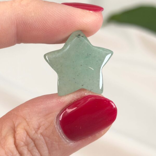 Grøn Aventurin Mini Stjerne krystalfigur med grønne nuancer og poleret overflade