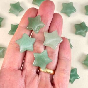 Grøn Aventurin Mini Stjerne krystalfigur med grønne nuancer og poleret overflade