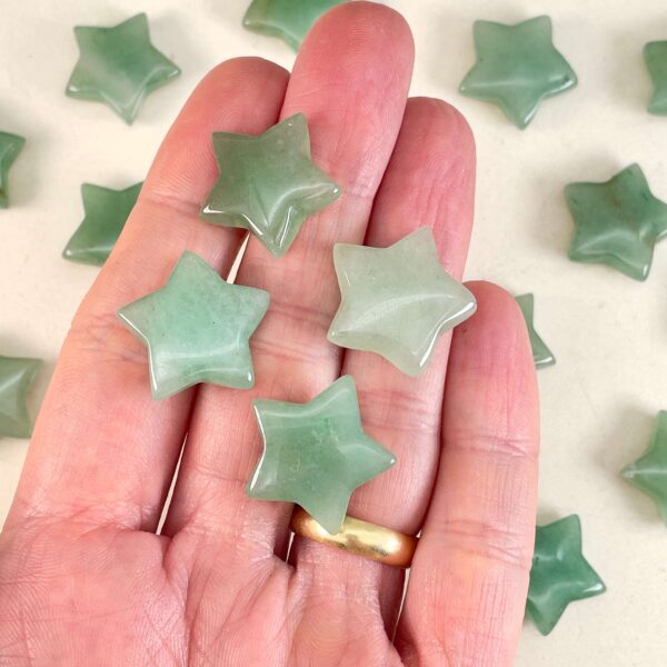 Grøn Aventurin Mini Stjerne krystalfigur med grønne nuancer og poleret overflade