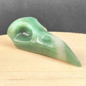 Grøn Aventurin Ravnenæb med detaljeret udskæring og naturlig struktur