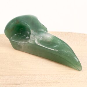 Grøn Aventurin Ravnenæb krystal med skarp form og glat finish