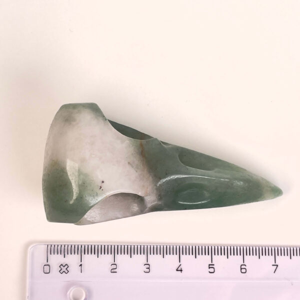 Grøn Aventurin Ravnenæb krystalfigur med markant udtryk og poleret overflade