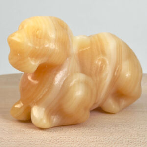 Gul Calsit Foo Dog krystal med varm gul farve og glat finish