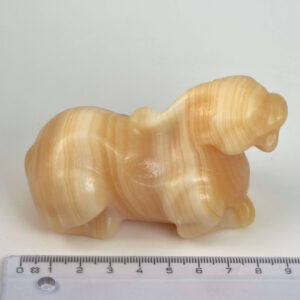 Gul Calsit Foo Dog krystal med varm gul farve og glat finish