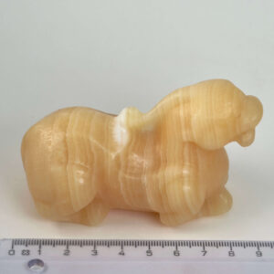 Gul Calsit Foo Dog figur med gyldne nuancer og markant form