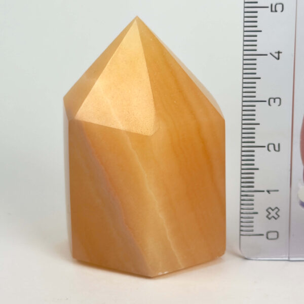 Gul Calsit Tårn figur med naturlige variationer og gyldne toner