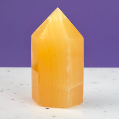 Gul Calsit Tårn med slebne flader og varm gul farve