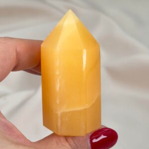 Gul Calsit Tårn med slebne flader og varm gul farve