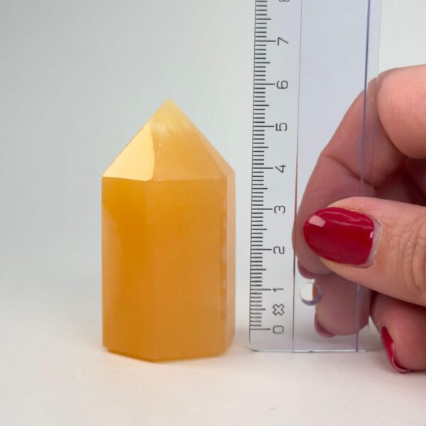 Gul Calsit Tårn med slebne flader og varm gul farve