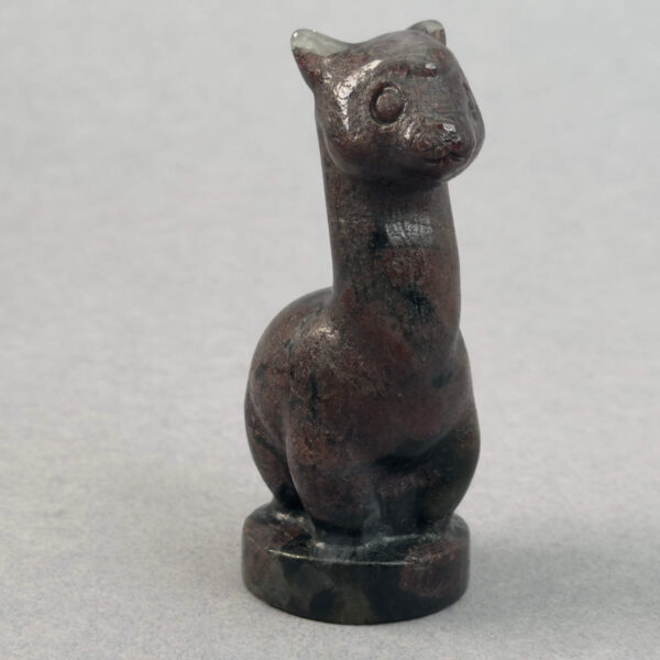 Krystal alpaca der symboliserer ro, tryghed og blid energi perfekt som en kærlig påmindelse om nærvær og indre balance