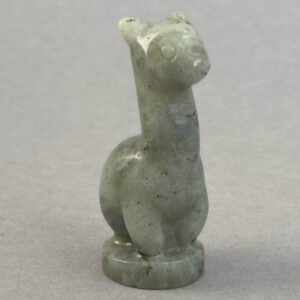 Krystal alpaca der symboliserer ro, tryghed og blid energi perfekt som en kærlig påmindelse om nærvær og indre balance
