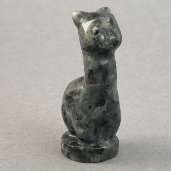 Krystal alpaca der symboliserer ro, tryghed og blid energi perfekt som en kærlig påmindelse om nærvær og indre balance