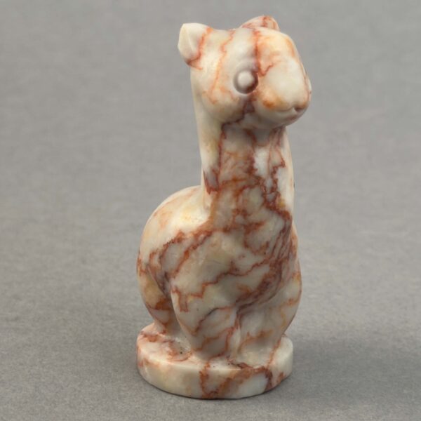 Krystal alpaca der symboliserer ro, tryghed og blid energi perfekt som en kærlig påmindelse om nærvær og indre balance