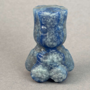 Fin krystal figur til jordforbindelse og ro. Vælg mellem flere materialer.