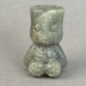 Fin krystal figur til jordforbindelse og ro. Vælg mellem flere materialer.