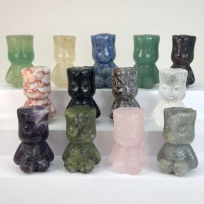 Fin krystal figur til jordforbindelse og ro. Vælg mellem flere materialer.