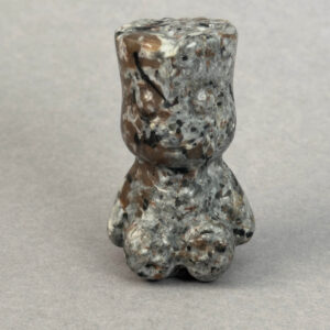 Fin krystal figur til jordforbindelse og ro. Vælg mellem flere materialer.