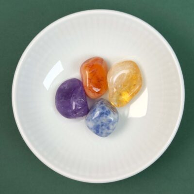 Healingssæt til Skytten med ametyst, citrin, karneol og sodalit i energisk og balanceret opstilling