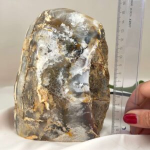 Dekorativ agat lampe med levende lys og rå naturlig struktur