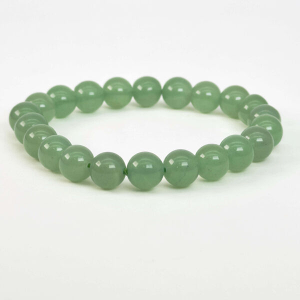 Grøn Aventurin armbånd med naturlige grønne krystalperler i elegant harmonisk design