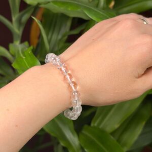 Bjergkrystal armbånd med klare naturlige krystalperler i elegant harmonisk design