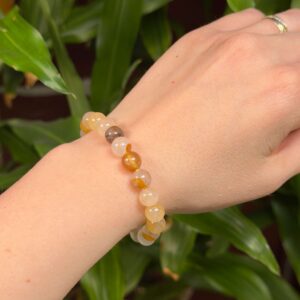 Golden Healer armbånd med gyldne naturlige krystalperler i elegant energifyldt design