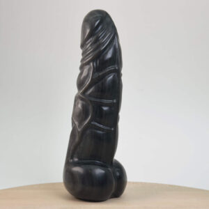 Obsidian sølv penis udskåret i vulkansk naturkrystal