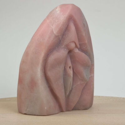 Pink Opal vulva figur med blød rosa farve