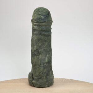 Serpentin penis i grøn krystal med smuk overflade