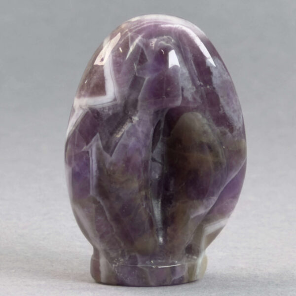 Krystal Vulva 4,5 cm i ametyst. En smuk krystal til hjemmet.