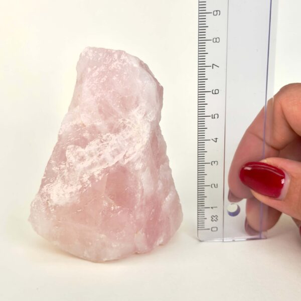 Naturlig rosakvarts rå med smukke rosa toner, forbundet med kærlighed, harmoni og indre ro.