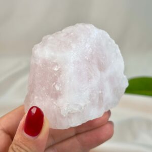 Naturlig rosakvarts rå med smukke rosa toner, forbundet med kærlighed, harmoni og indre ro.