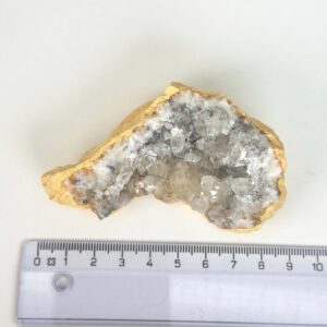Himalayakvarts klynge med naturlig skønhed og kraftfuld energi. Forbindes med klarhed, balance og meditation. E-mærket webshop.