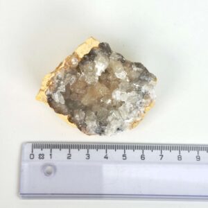 Himalayakvarts klynge med naturlig skønhed og kraftfuld energi. Forbindes med klarhed, balance og meditation. E-mærket webshop.