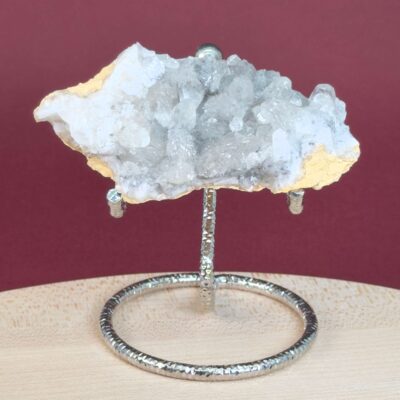 Himalayakvarts klynge med naturlig skønhed og kraftfuld energi. Forbindes med klarhed, balance og meditation. E-mærket webshop.