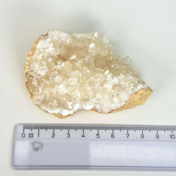 Himalayakvarts klynge med naturlig skønhed og kraftfuld energi. Forbindes med klarhed, balance og meditation. E-mærket webshop.